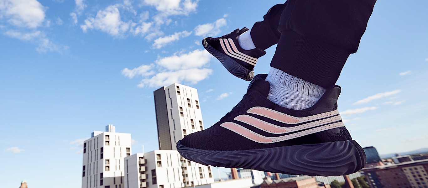 adidas Originals Sobakov in schwarz-pink