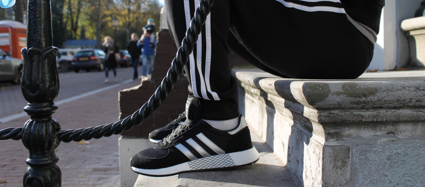 adidas Marathon x 5923 auf der Treppe