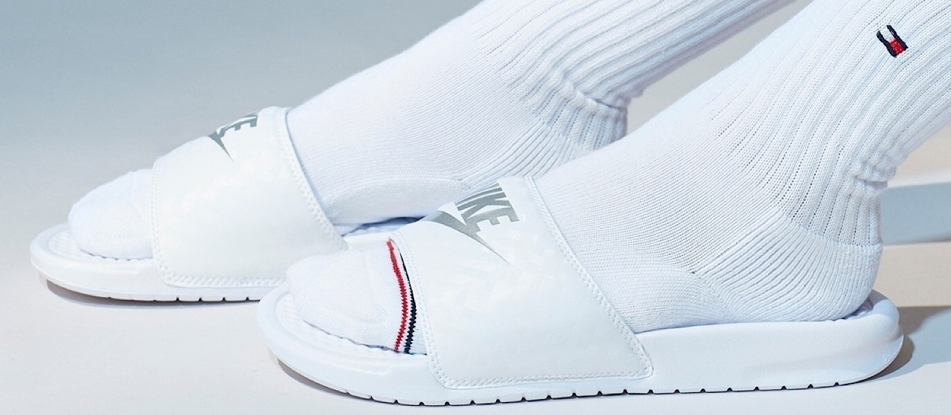 Weiße Nike Benassi Slipper